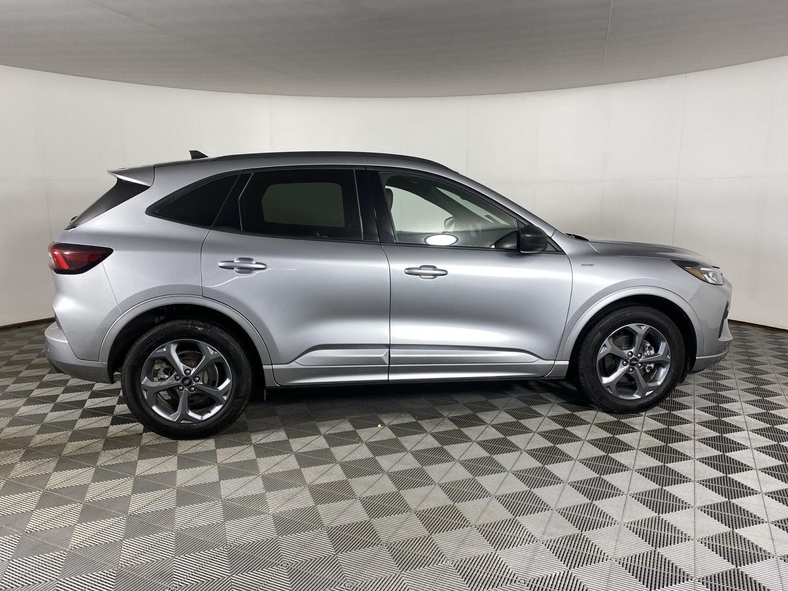Used 2023 Iconic Silver Ford ST-Line image 10