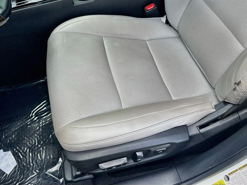 Used 2016 White Lexus 350 image 19