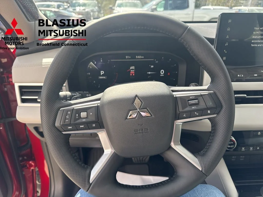 New 2026 Red Mitsubishi SE image 31