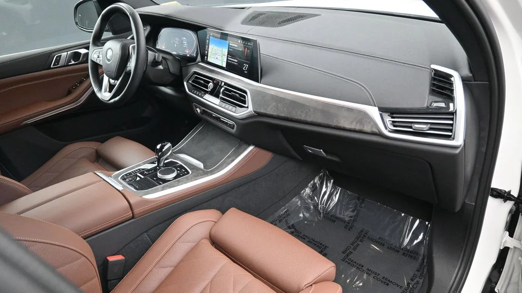 Certified Used 2023 Mineral White Metallic BMW xDrive40i image 11