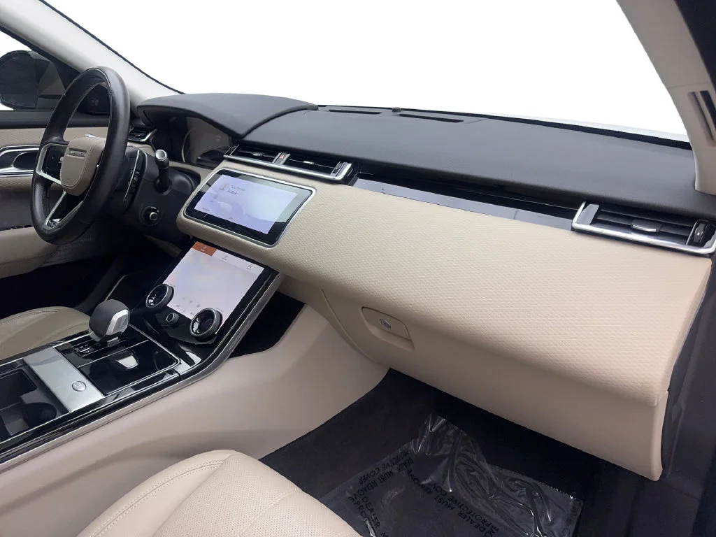 Used 2023 White Land Rover R-Dynamic S image 56