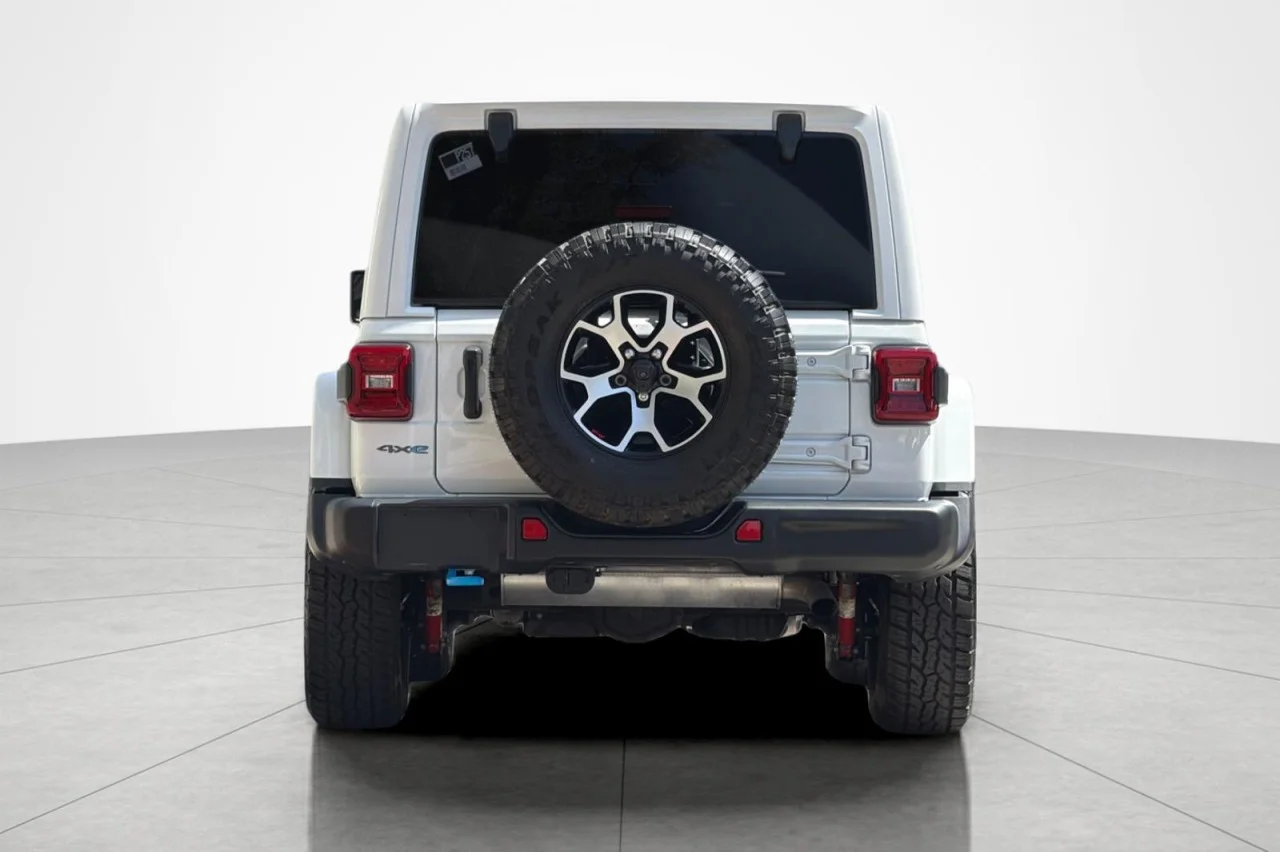 Used 2023 BRIGHT WHITE CLEAR Jeep Rubicon image 4