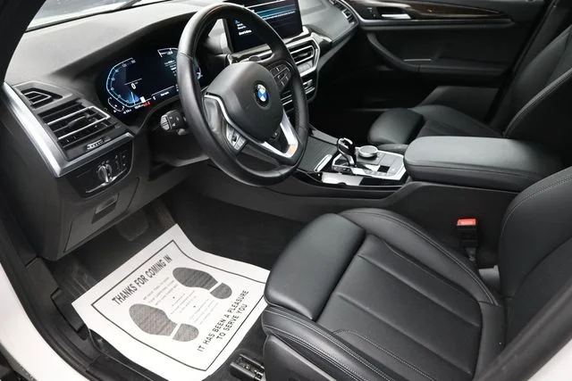 Used 2024  BMW xDrive30i image 17