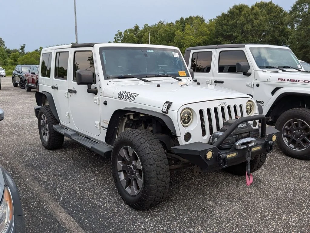 Used 2012 White Jeep Unlimited Sahara image 5