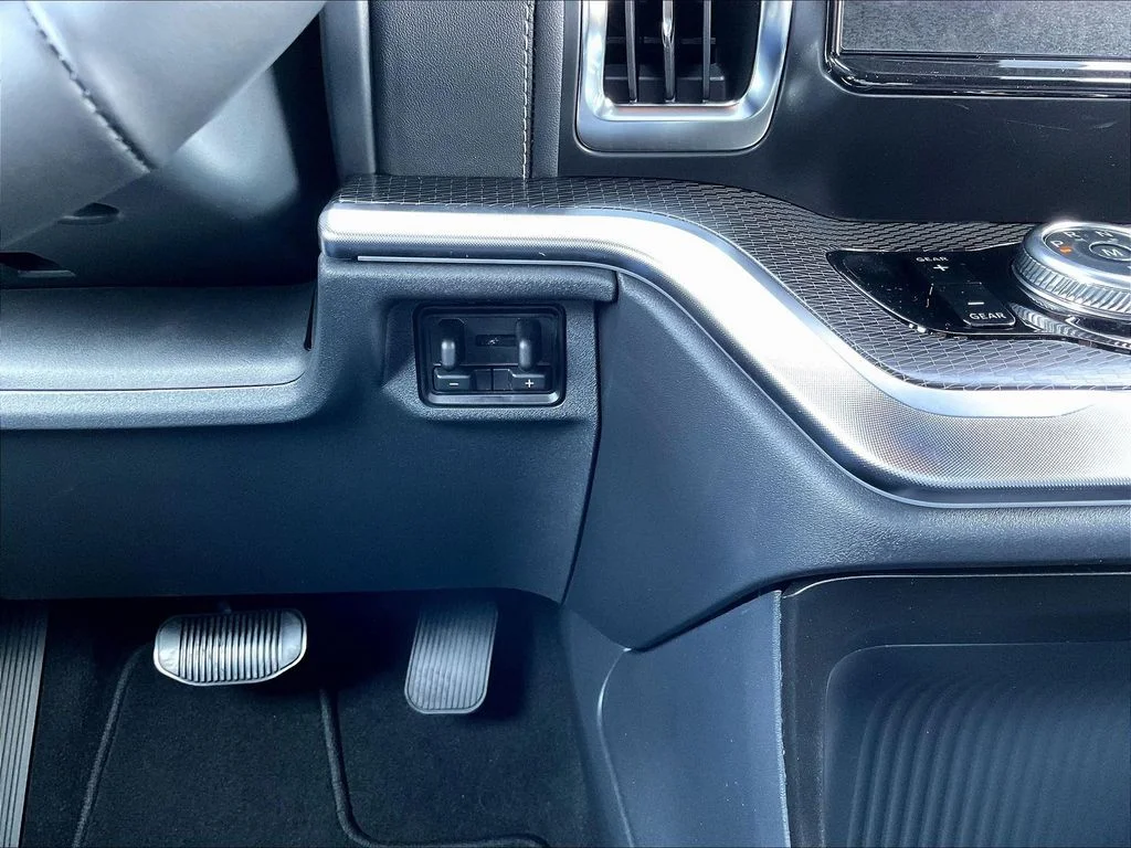 New 2027 Glacier Gray Metallic Tri-Coat Ford MAX Platinum image 27