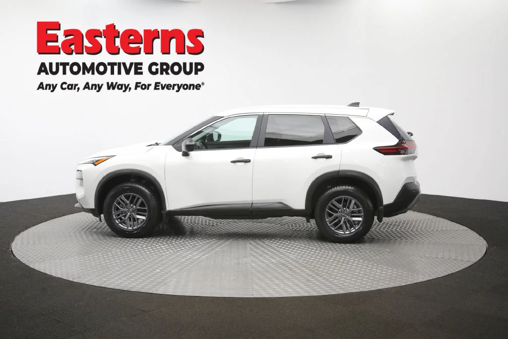 Used 2023 White Nissan S image 62