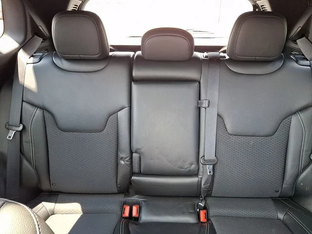 Used 2023 Red Jeep Latitude image 19