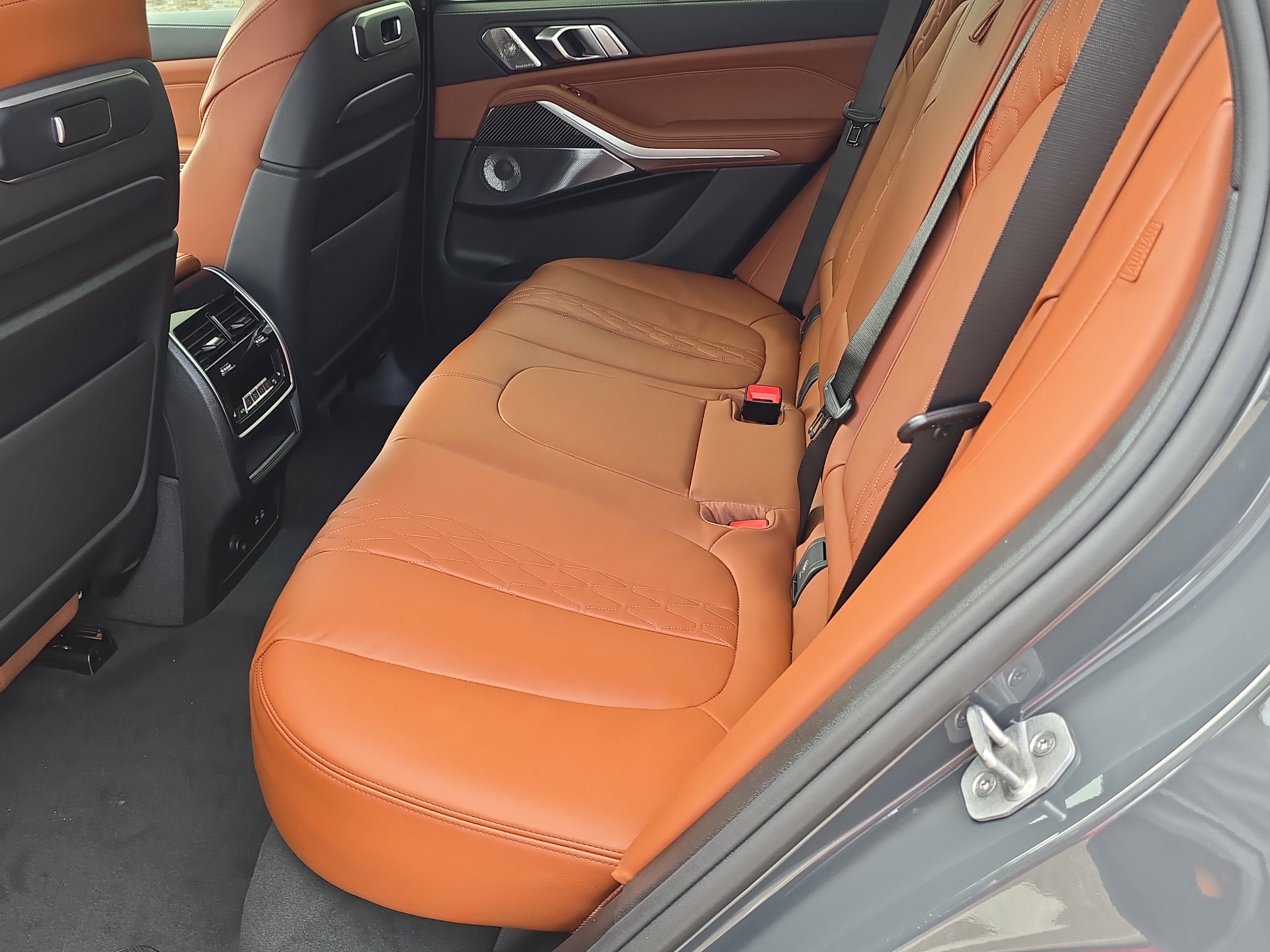 2026 Bmw X5 M60i photo 2