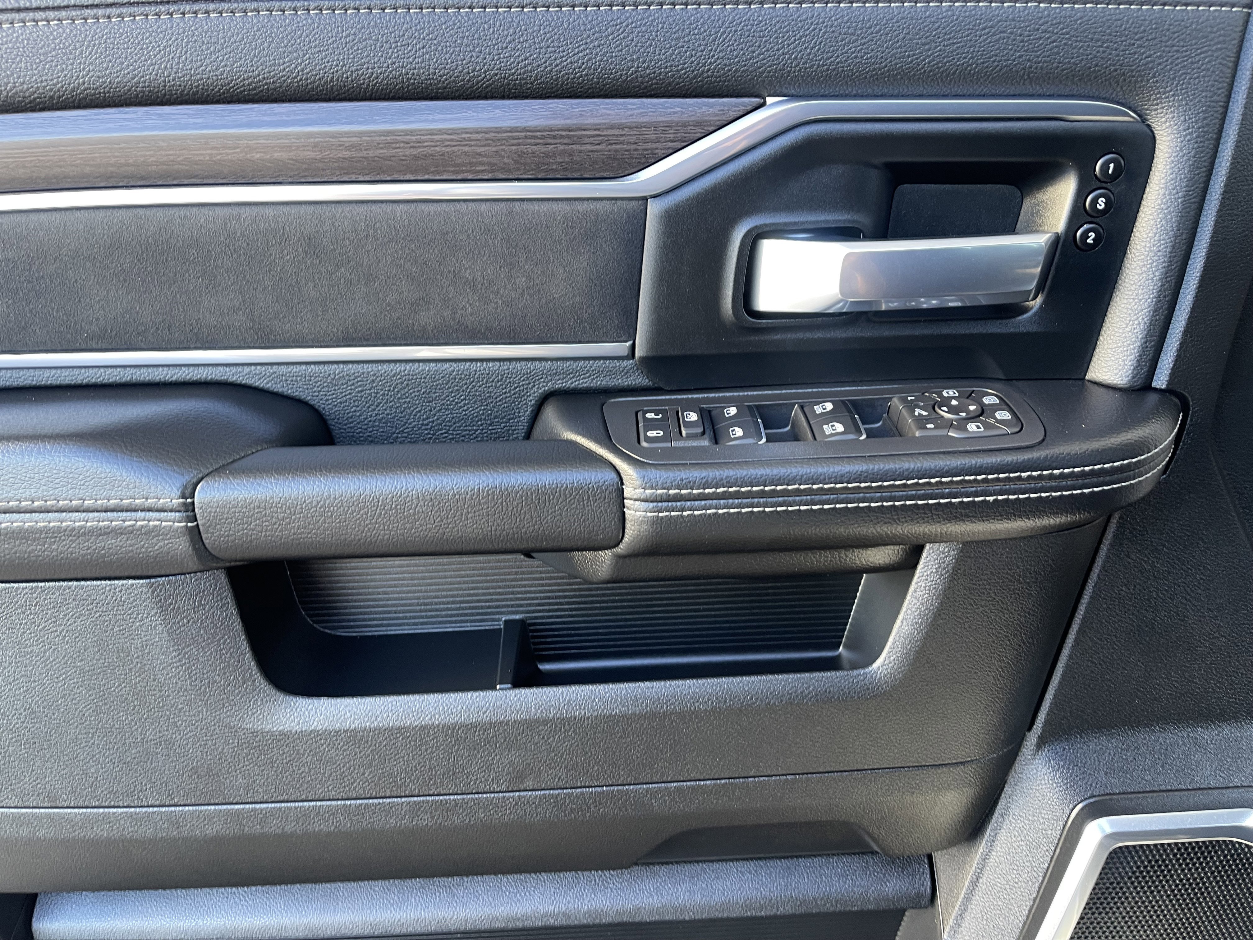 New 2026 Bright White Clear-Coat Exterior Paint RAM Laramie image 13