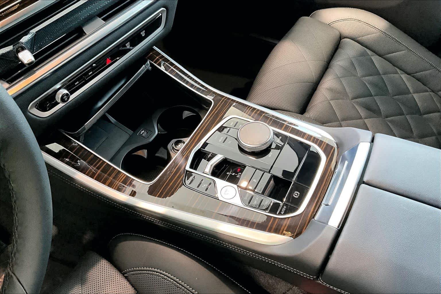 Used 2026 Skyscraper Grey Metallic BMW sDrive40i image 18