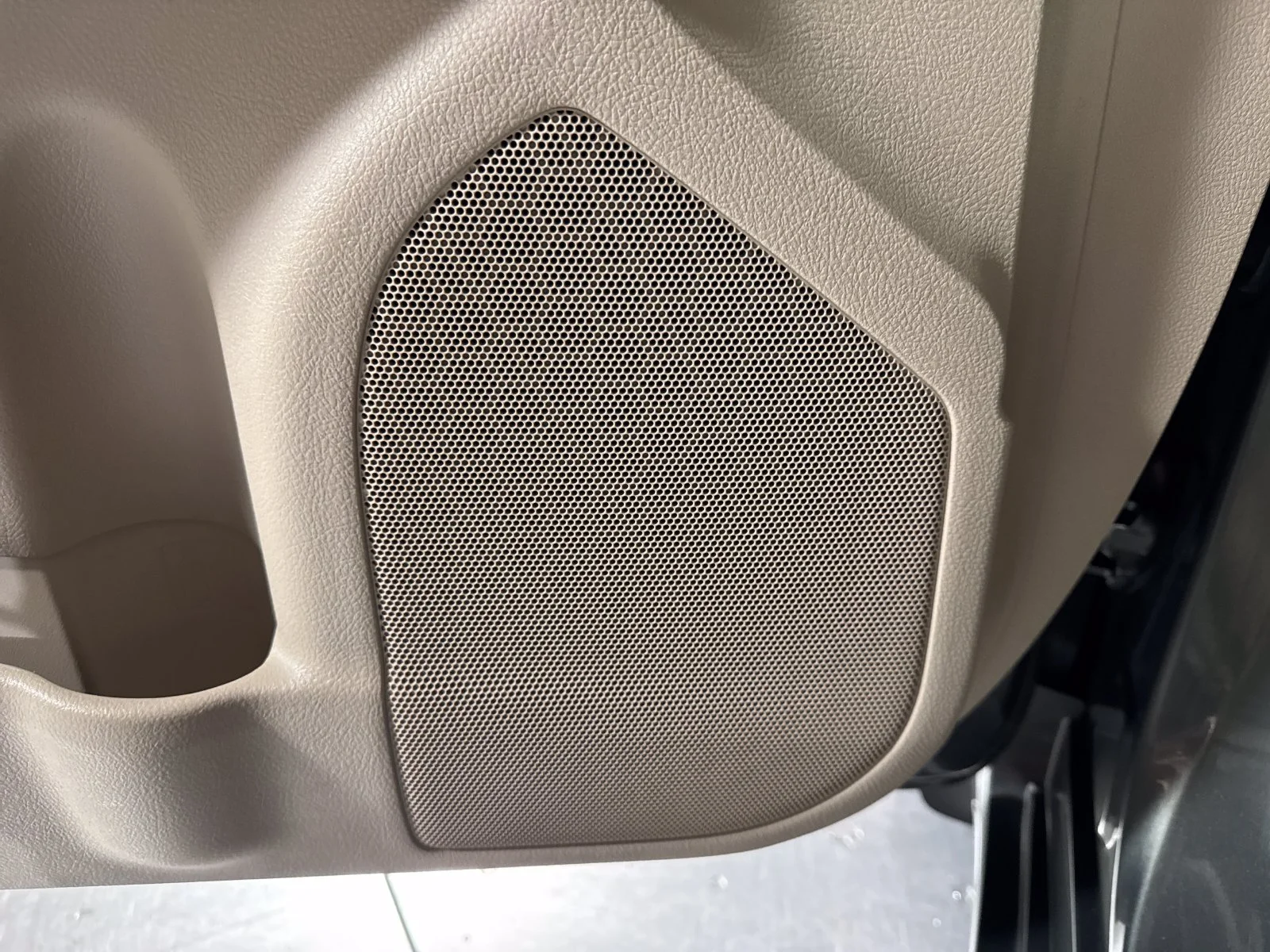 Used 2014 Cypress Pearl Toyota XLE image 13