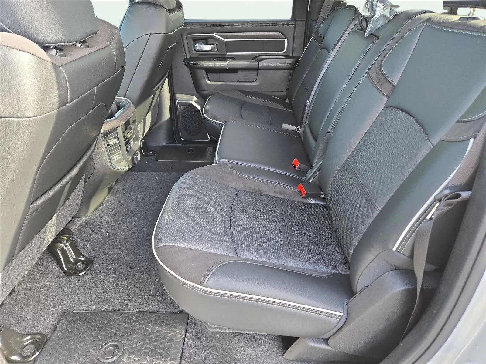 2026 RAM 2500 Laramie - Photo 17