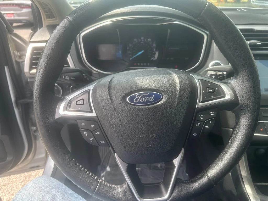 Used 2017 Silver Ford SE image 14