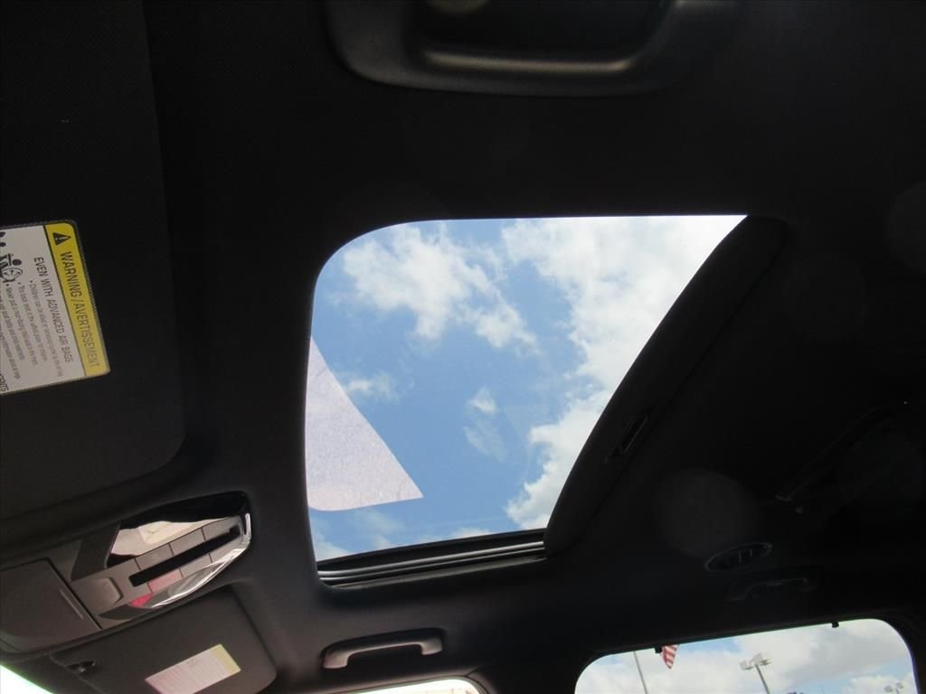 Used 2027 Black Kia SX image 15