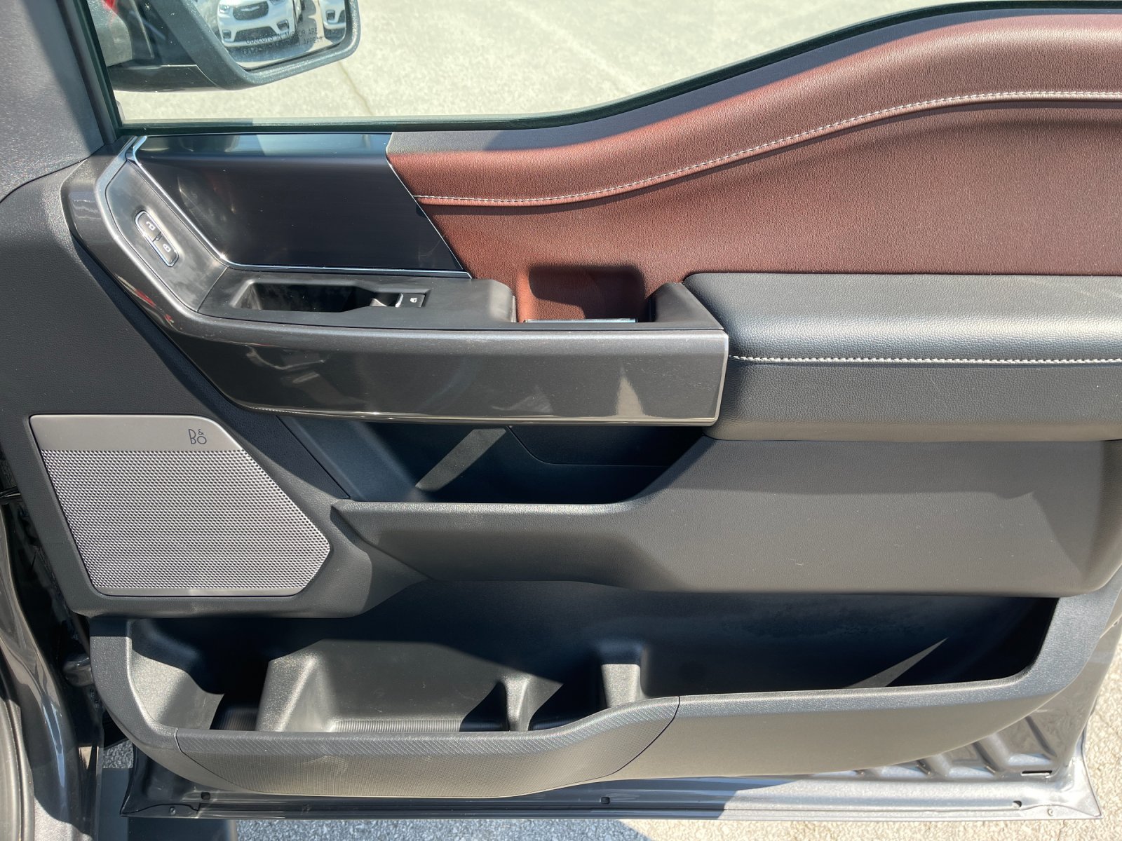 Used 2023 Gray Metallic Ford Lariat image 18