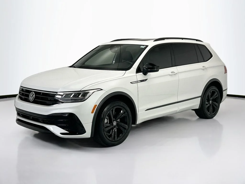 2024 Volkswagen Tiguan 2.0T SE R-Line Black's photo