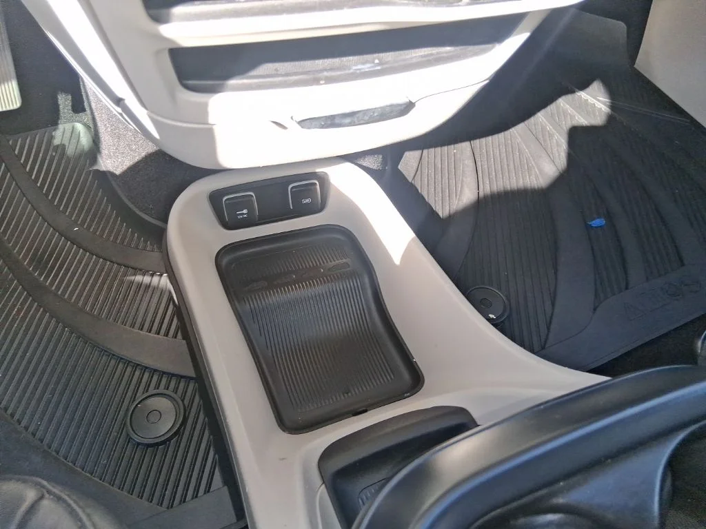 Used 2018 Gray Chrysler Touring L image 16