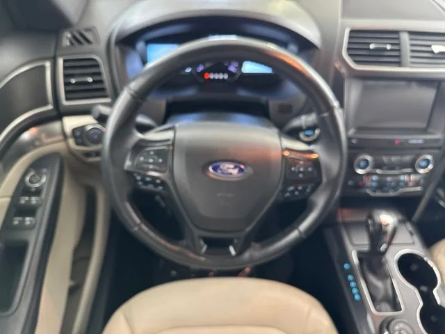 Used 2018 Silver Ford XLT image 23