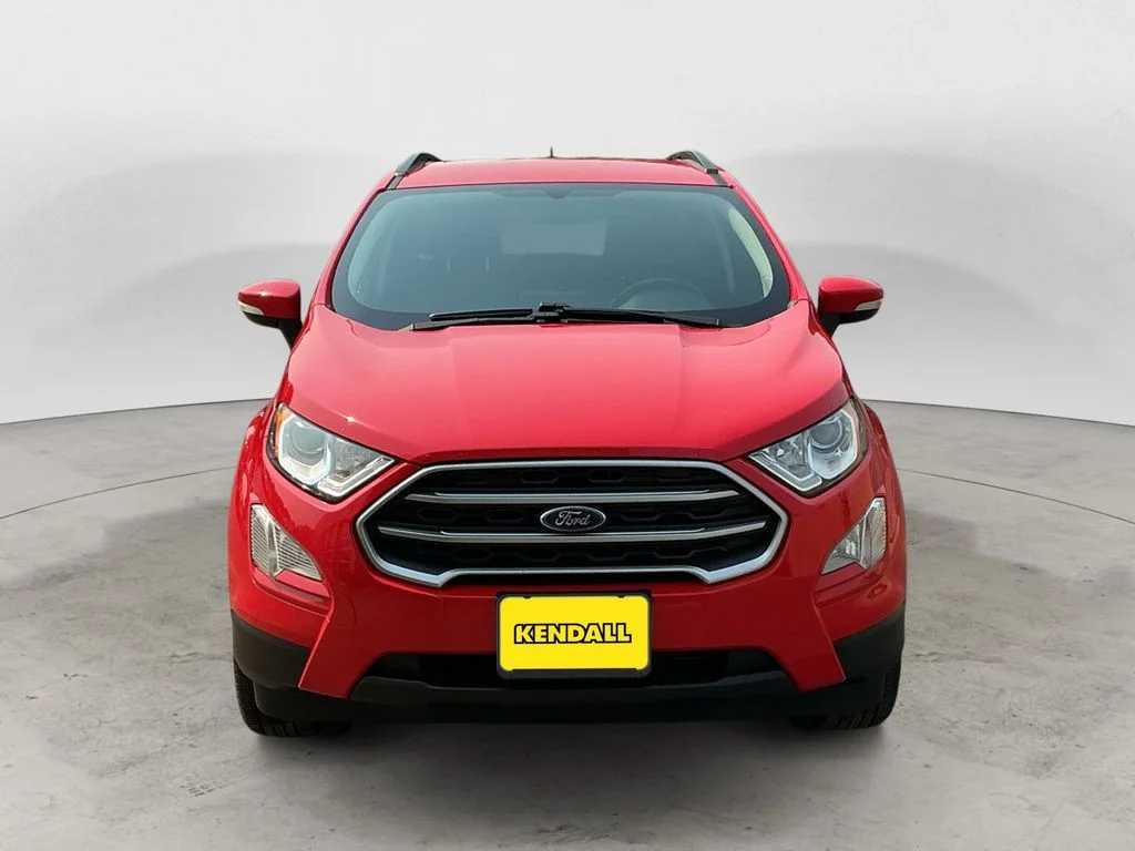 Used 2020 Red Ford SE image 2