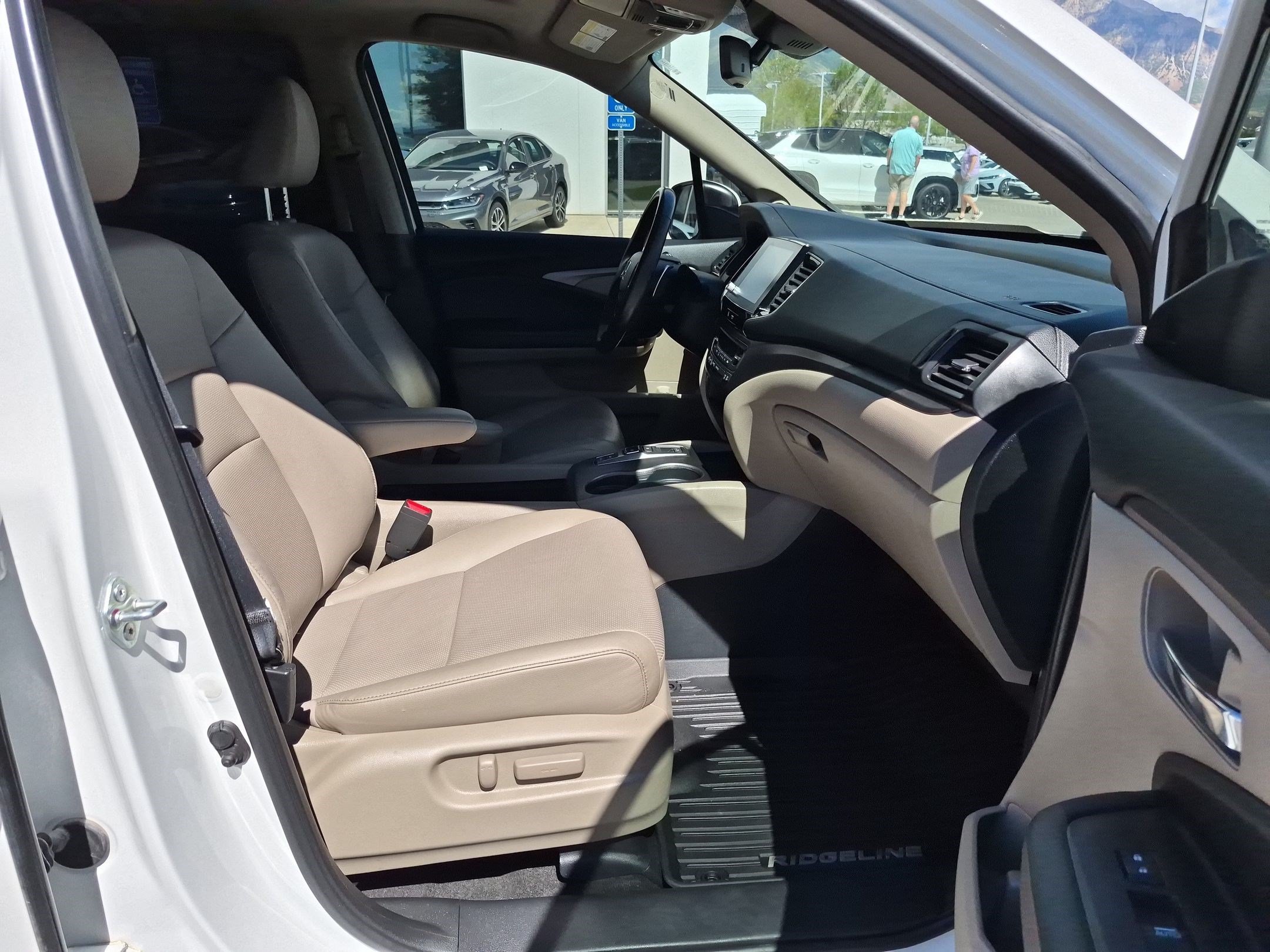 Used 2023 Platinum White Pearl Honda RTL image 32