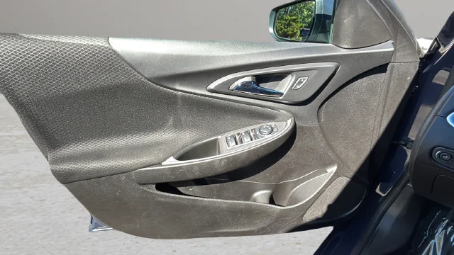 Used 2025 Black Chevrolet LT image 17