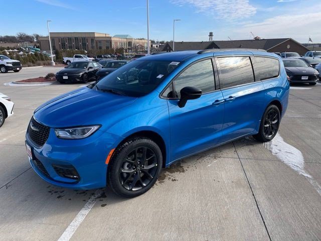2026 Chrysler Pacifica Select AWD's photo