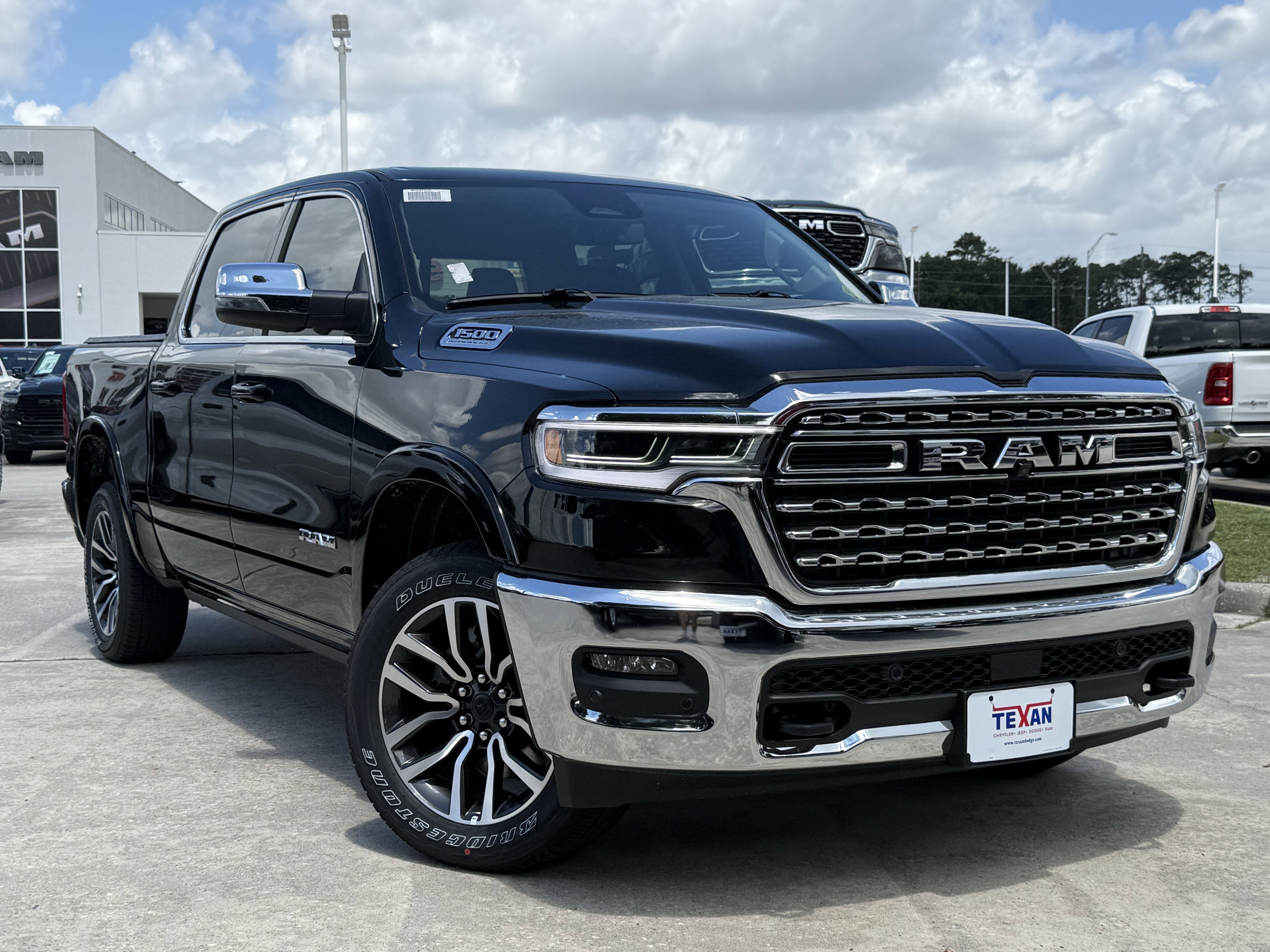 New 2026 Diamond Black Crystal Pearl-Coat Exterior Paint RAM Longhorn image 2