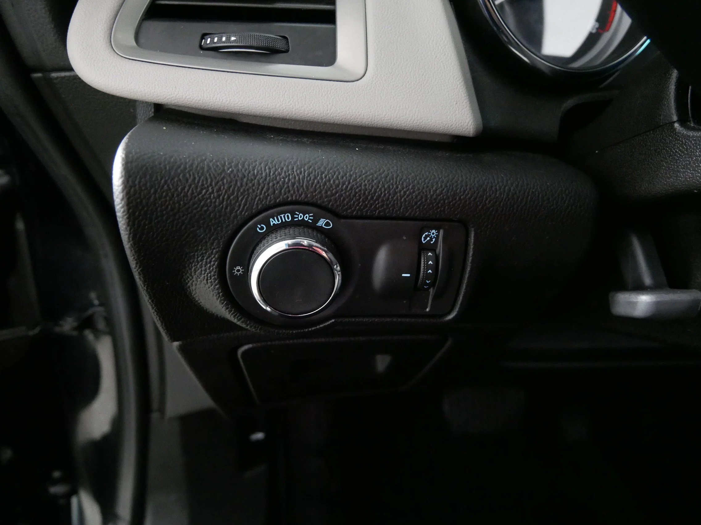Used 2015 Carbon Black Metallic Buick  image 26