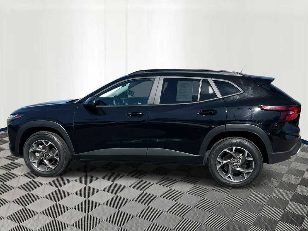 Used 2024 Chevrolet Trax LT with VIN KL77LHE27RC229511 for sale in Eastpointe, MI