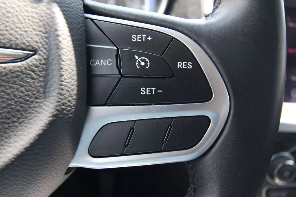 Used 2017 Gray Chrysler Limited image 21