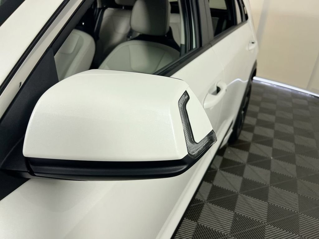 New 2026 Snow White Pearl Kia EX image 11