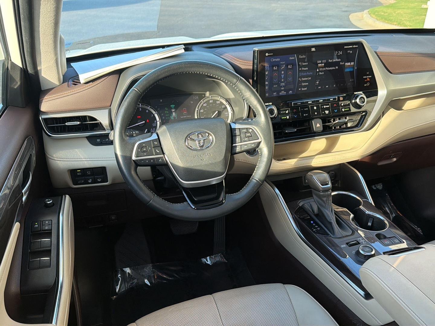 Used 2022 Wind Chill Pearl Toyota Platinum image 19