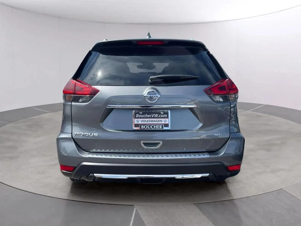 Used 2018 Gun Metallic Nissan SL image 4