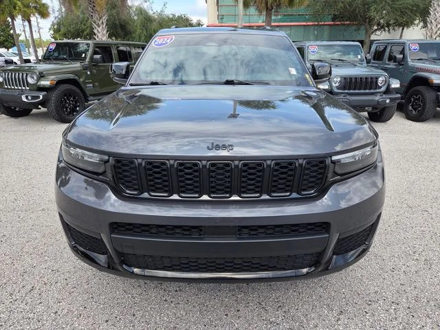 Used 2024 Gray Jeep Altitude image 18