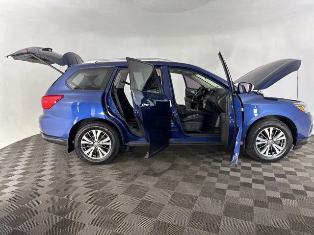 Used 2017 Blue Nissan SL image 16
