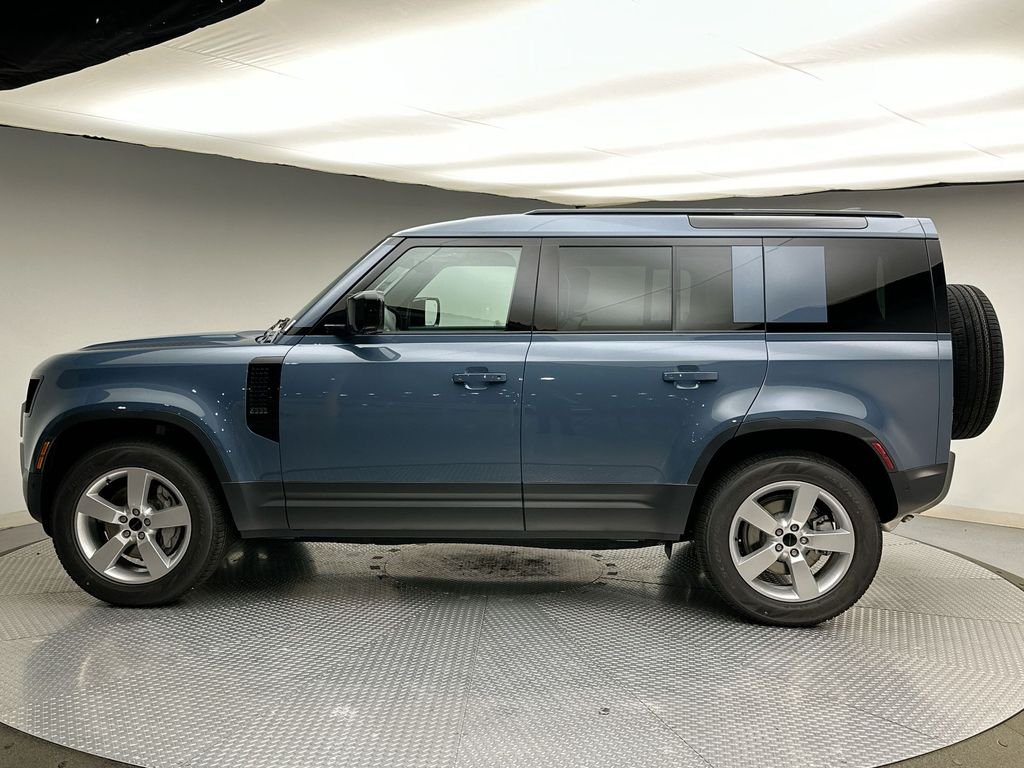 New 2026 Tasman Blue Land Rover S image 2