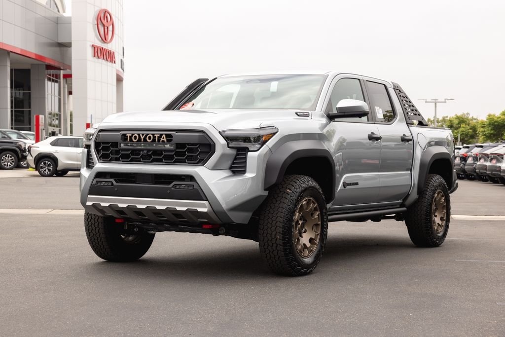 2025 Toyota Tacoma Trailhunter - Photo 2