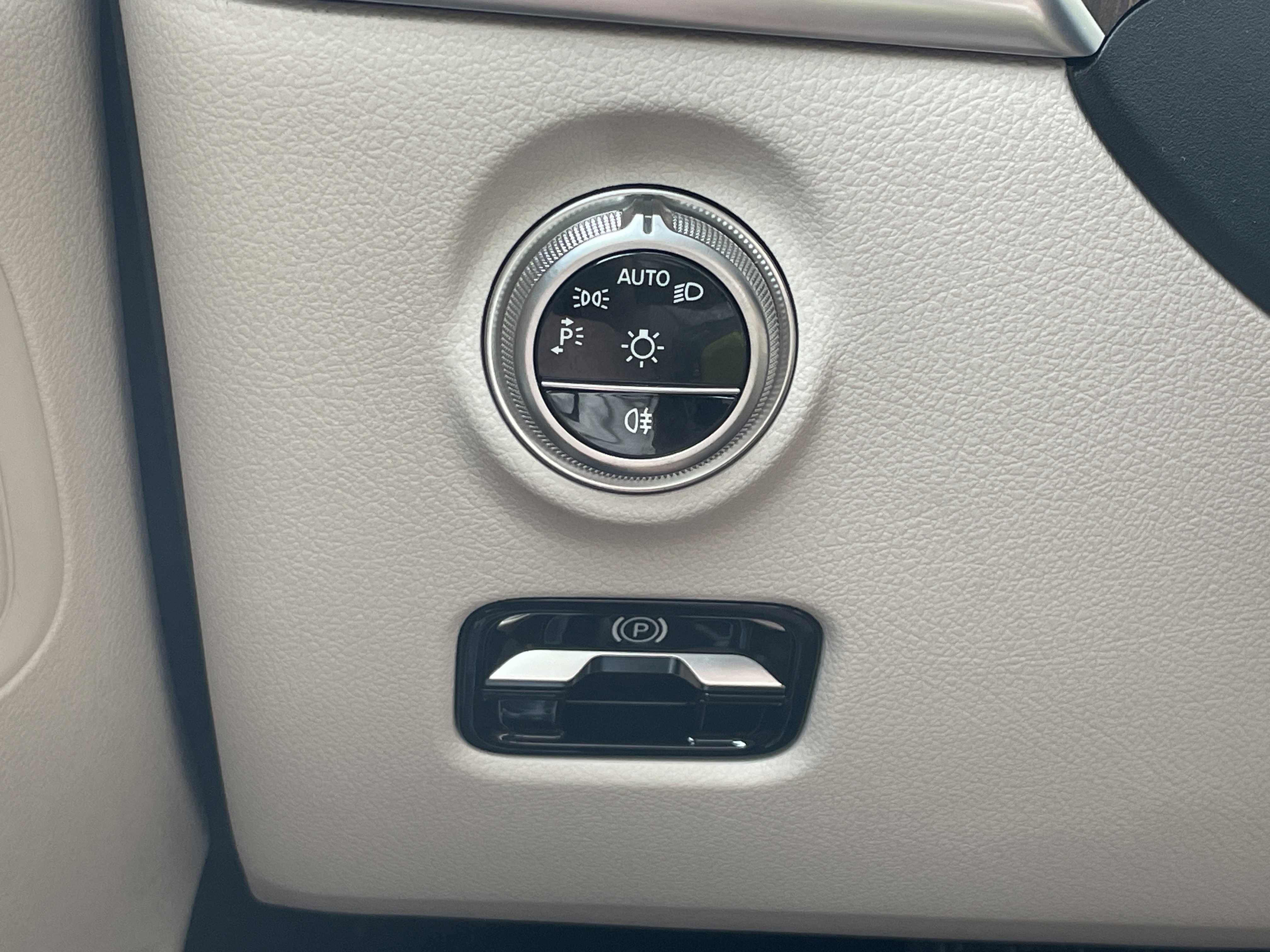 New 2026 Polar White Mercedes-Benz C 300 Sedan image 23