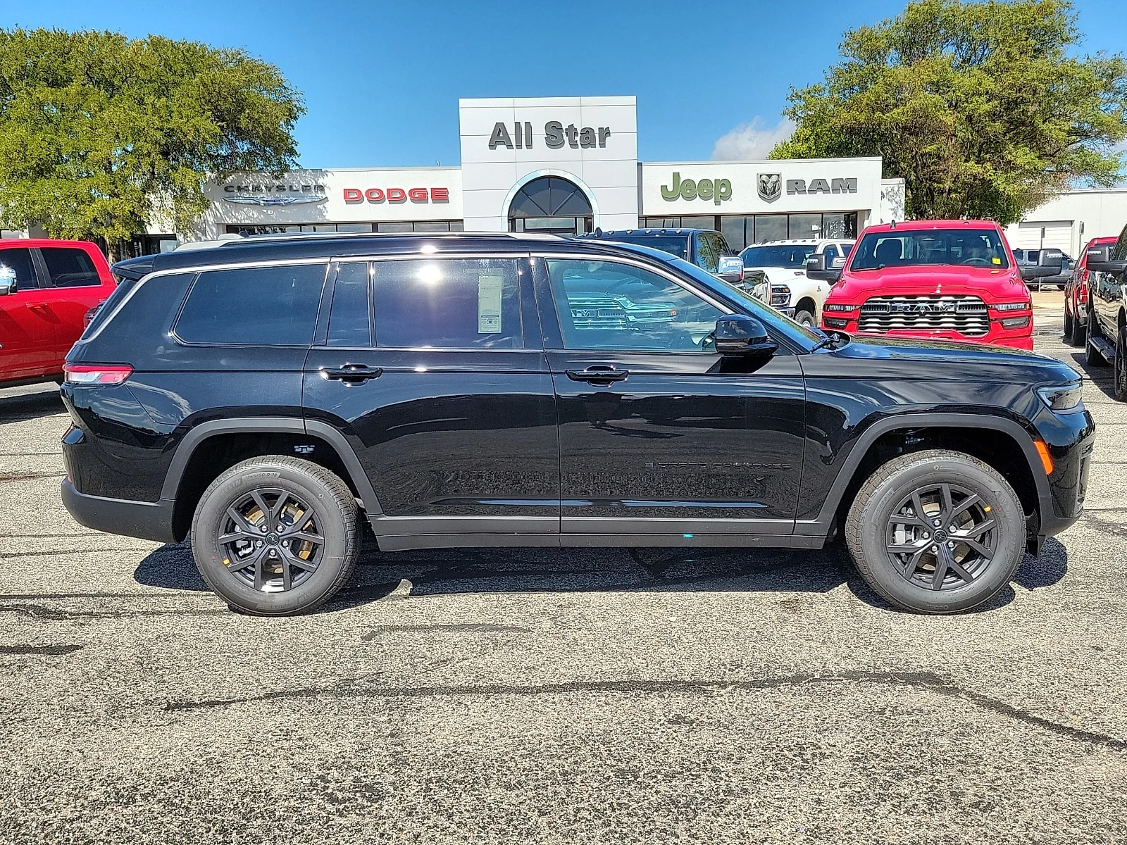 New 2027 High Gloss Black Jeep L LAREDO ALTITUDE 4X4 image 5