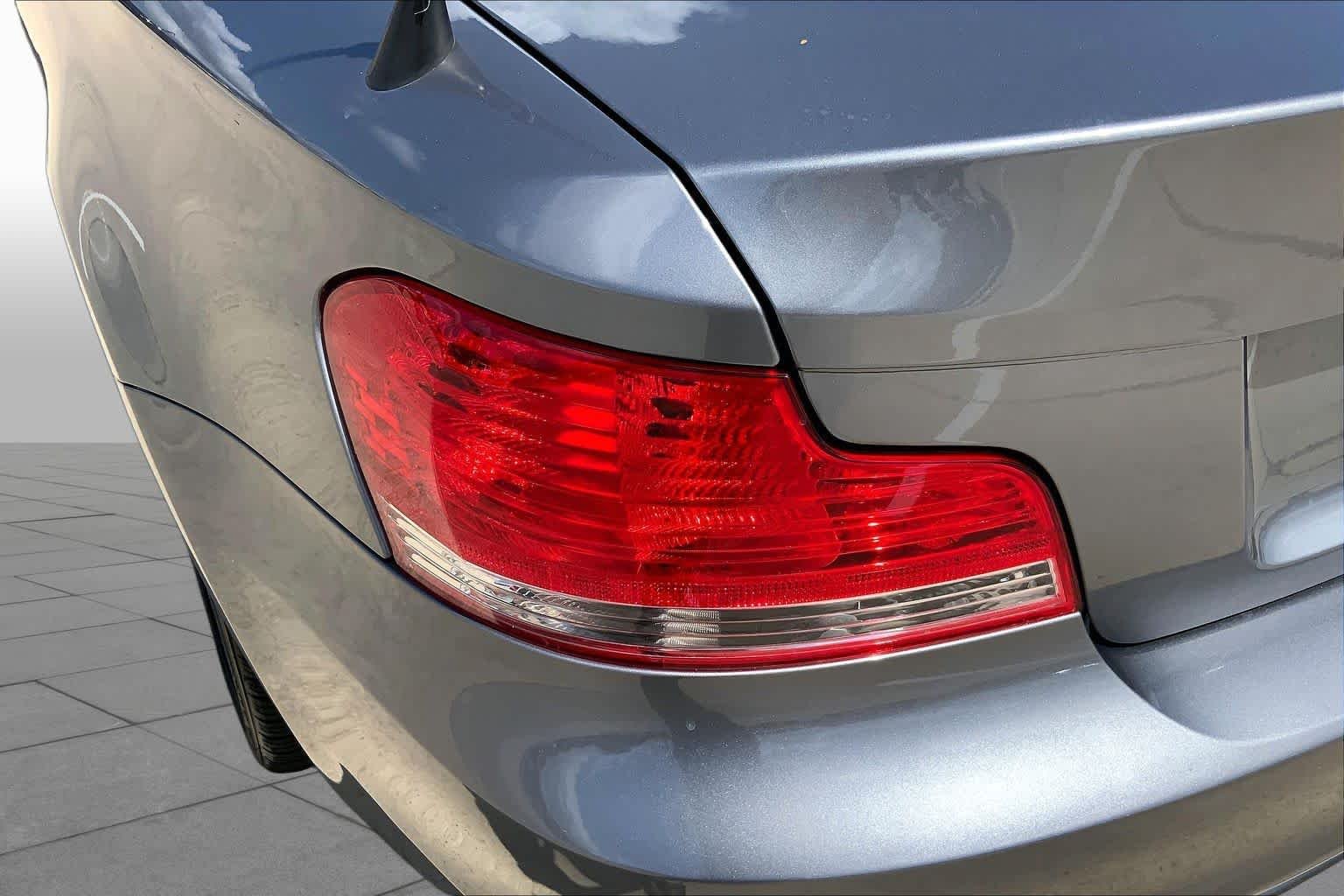 Used 2009 Alpine White BMW 135i image 24