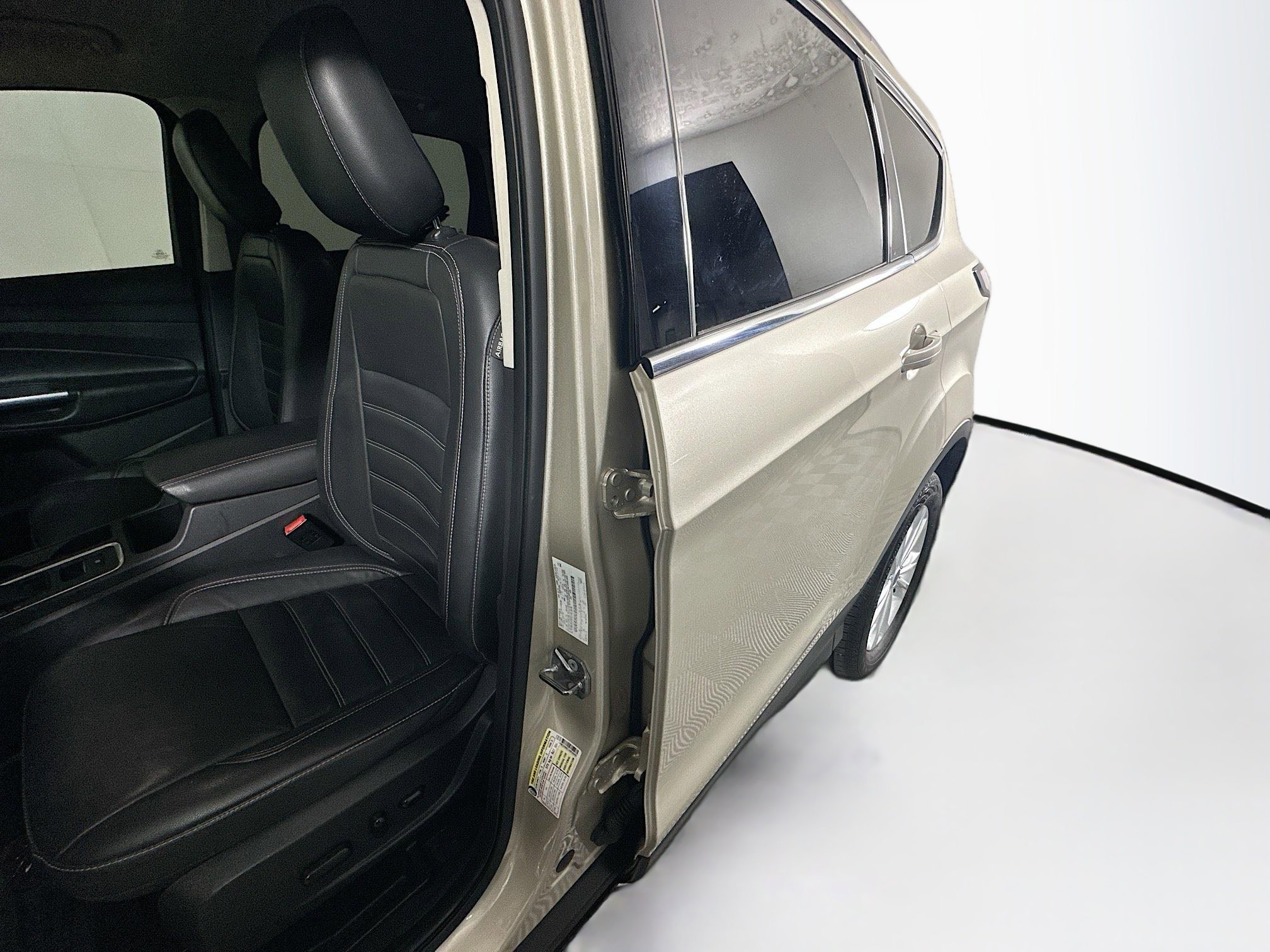 Used 2018 White Gold Metallic Ford SEL image 12