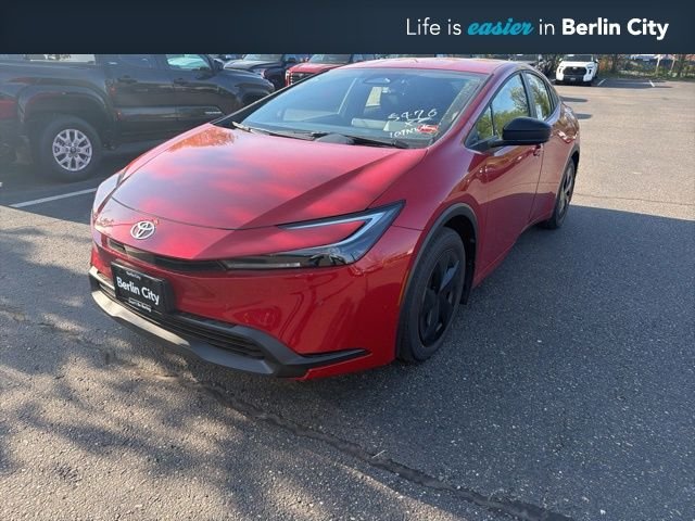 2026 Toyota Prius LE FWD's photo