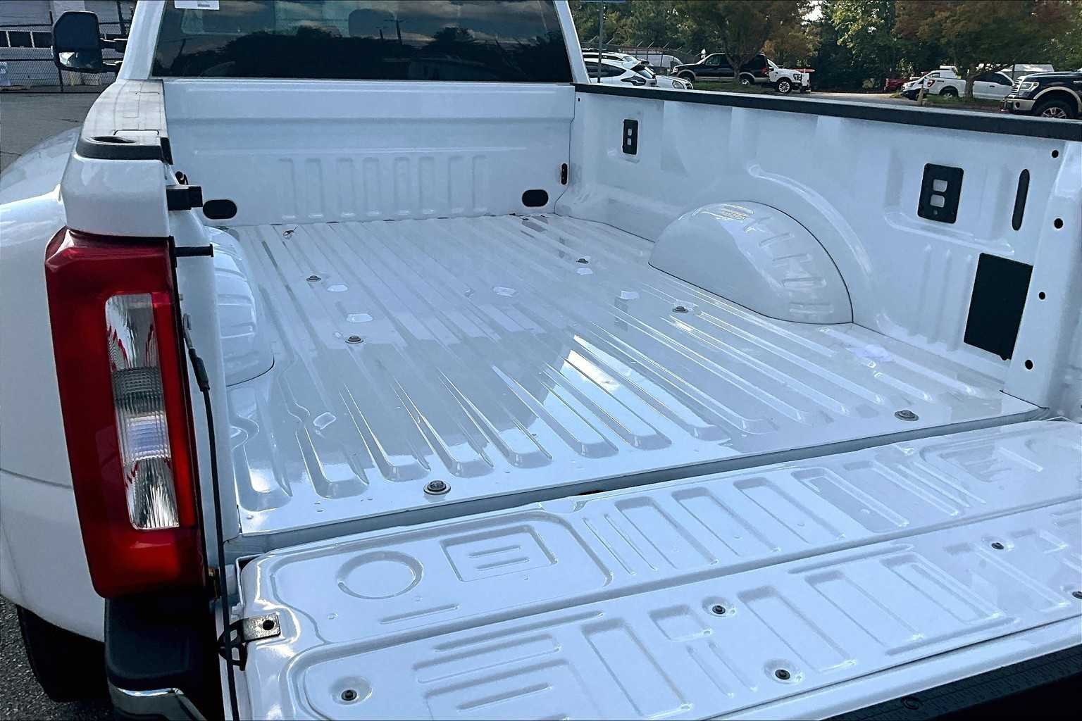 New 2026 Oxford White Ford XL image 18