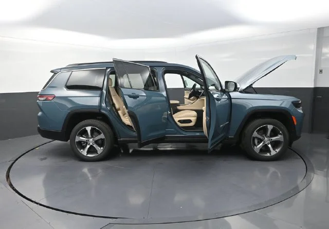 New 2026 Steel Blue Exterior Paint Jeep Limited image 36