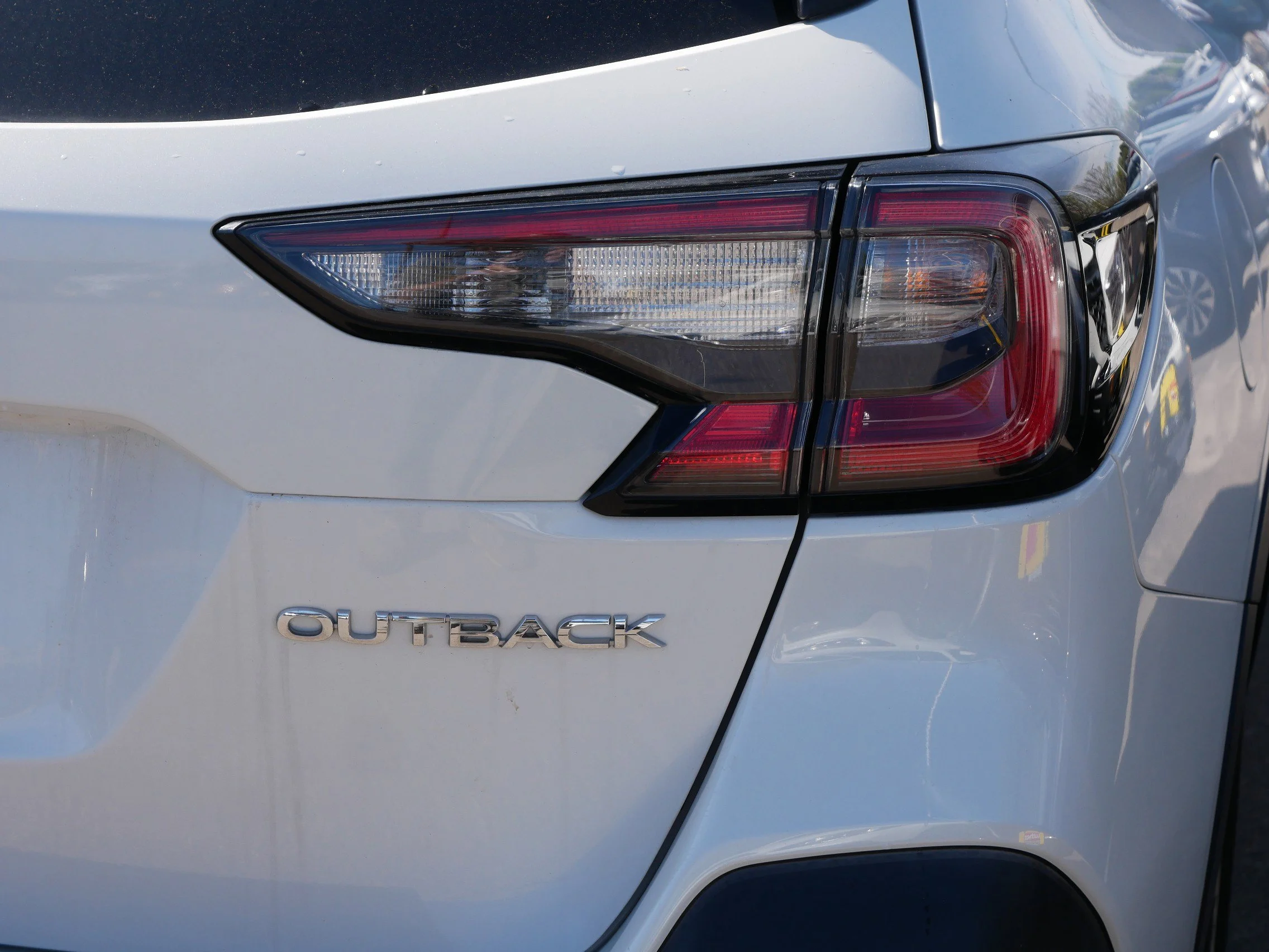 Used 2020 Crystal White Pearl Subaru Limited image 17