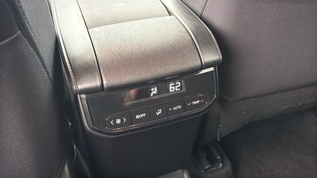 Used 2025 Pearl Toyota LE image 9