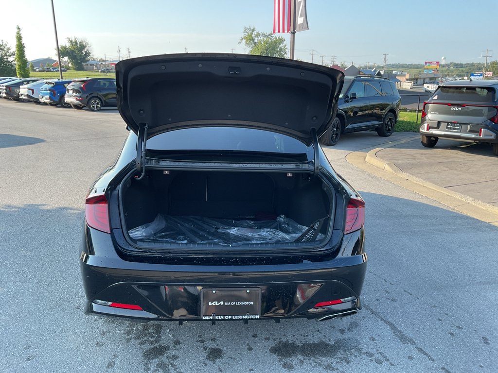 Used 2023 Onyx Black Hyundai Limited image 14