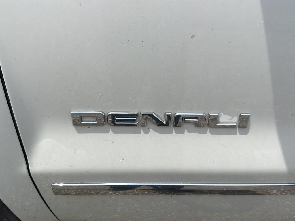 Used 2017 White Frost GMC Denali image 19