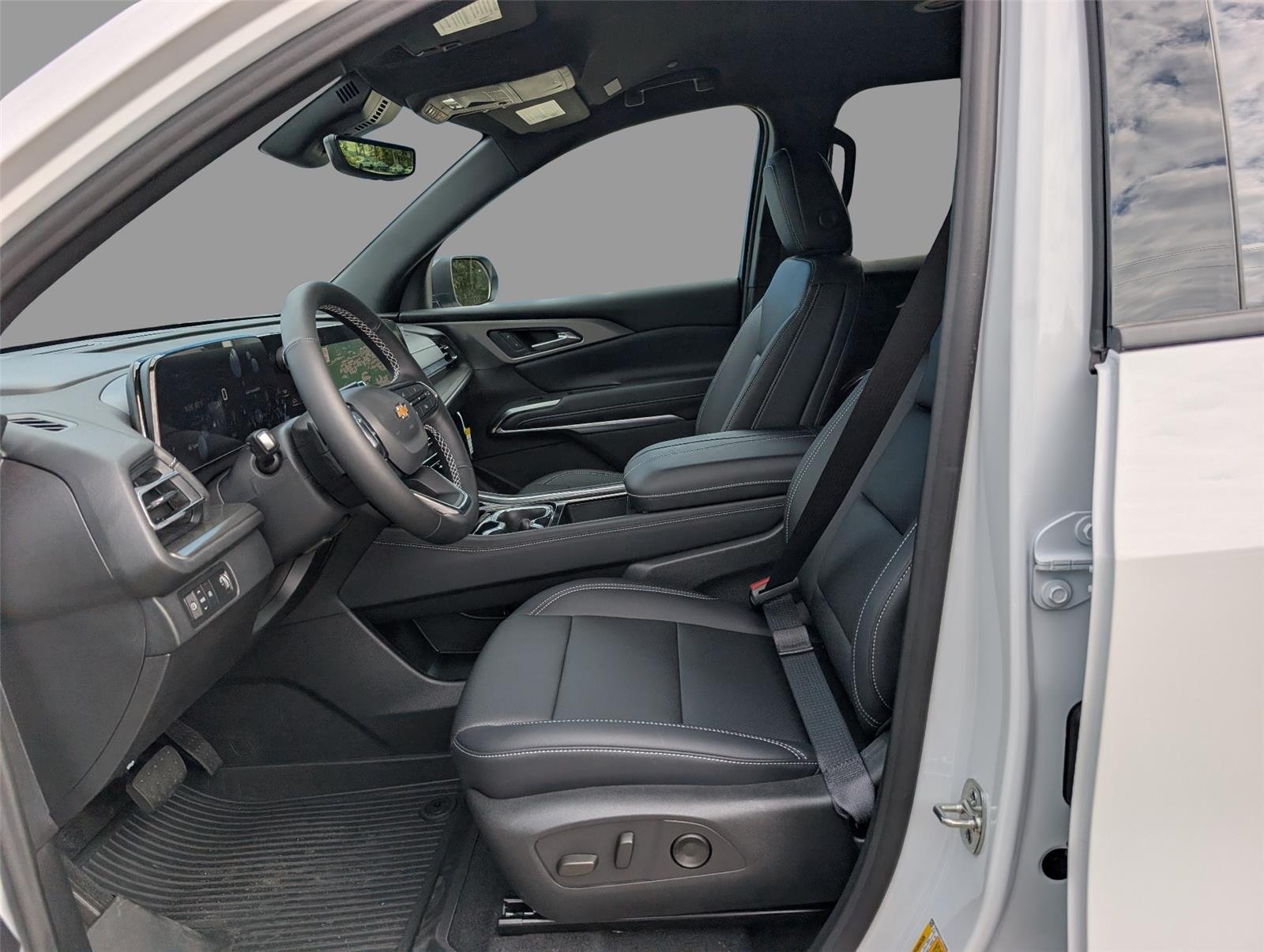 New 2027 Summit White Chevrolet LT image 12