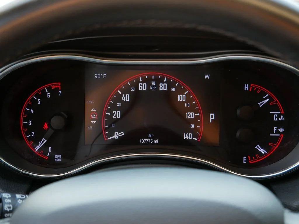 Used 2015 Gray Dodge SXT image 22